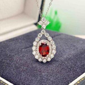S925 garnet pendant in a droplet shape (without chain)